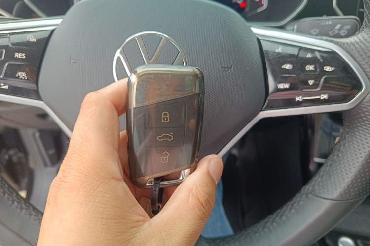 Used Volkswagen Passat 2023 Facelift 330TSI Luxury Edition Vehicle Key