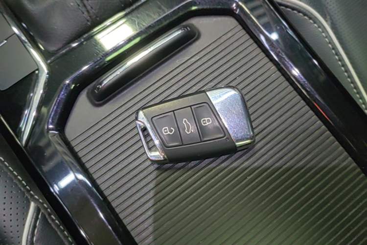 Used Volkswagen Passat 2023 Facelift 330TSI Prestige Edition Vehicle Key