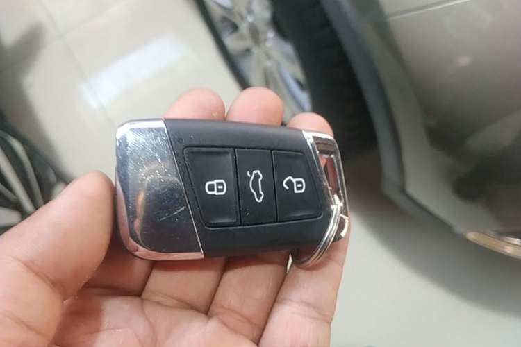 Used Volkswagen Passat 2023 Facelift 330TSI Luxury Edition Vehicle Key