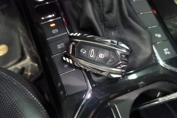 Used Volkswagen Passat 2023 Facelift 330TSI Luxury Edition Vehicle Key