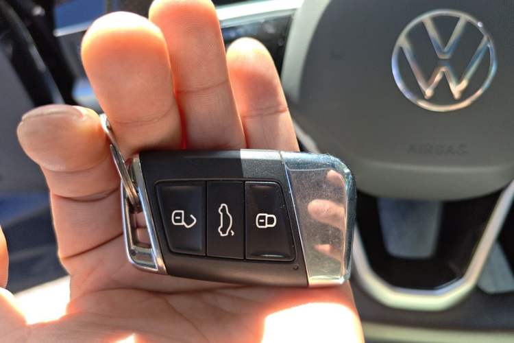 Used Volkswagen Passat 2023 Facelift 330TSI Luxury Edition Vehicle Key