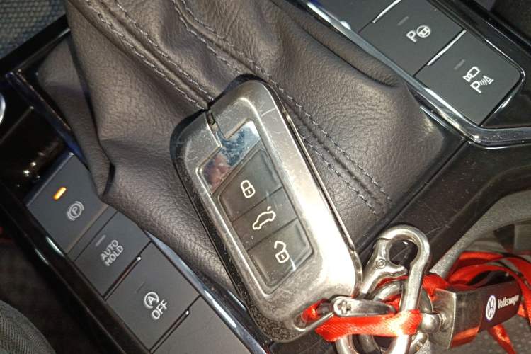 Used Volkswagen Passat 2023 Facelift 330TSI Luxury Edition Vehicle Key