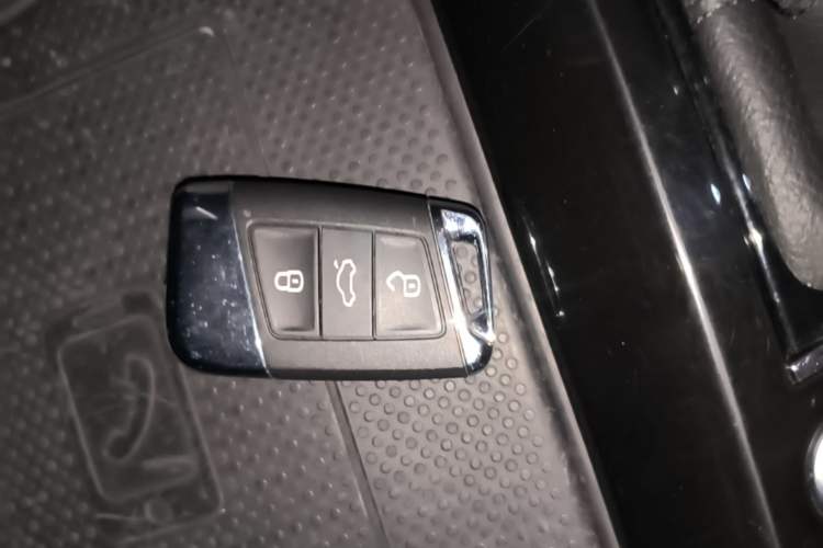Used Volkswagen Passat 2023 Facelift 330TSI Luxury Edition Vehicle Key