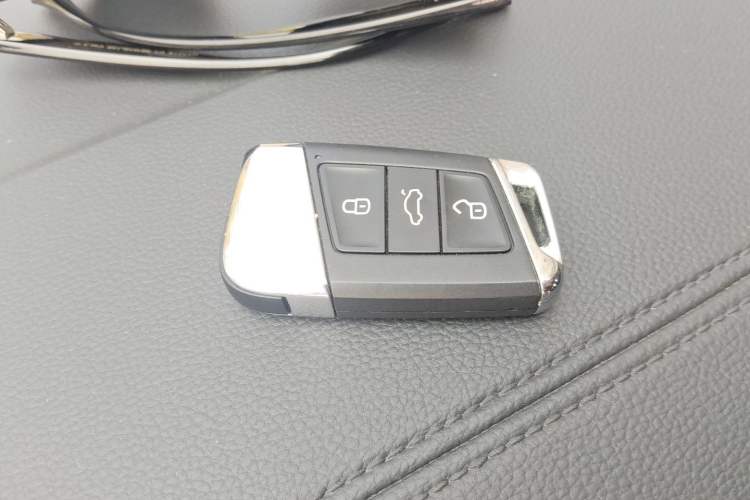 Used Volkswagen Passat 2023 Facelift 330TSI Luxury Edition Vehicle Key