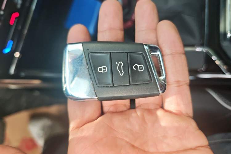 Used Volkswagen Passat 2023 Facelift 330TSI Luxury Edition Vehicle Key