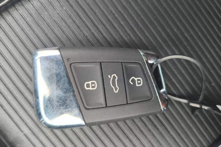 Used Volkswagen Passat 2023 Facelift 330TSI Luxury Edition Vehicle Key