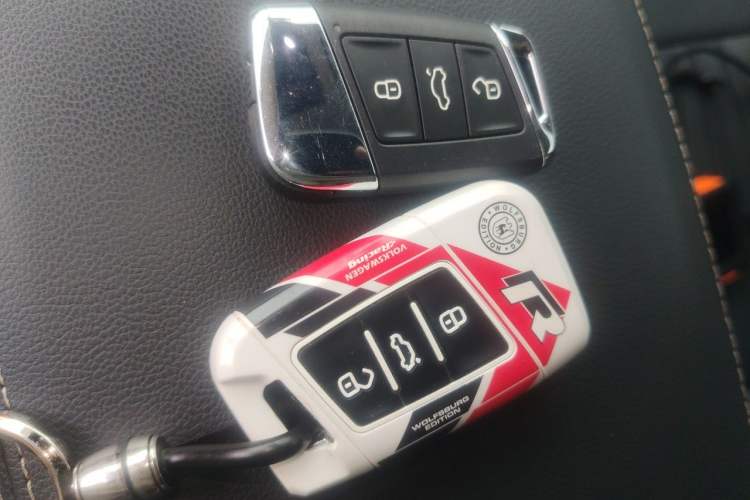 Used Volkswagen Passat 2023 Facelift 330TSI Luxury Edition Vehicle Key