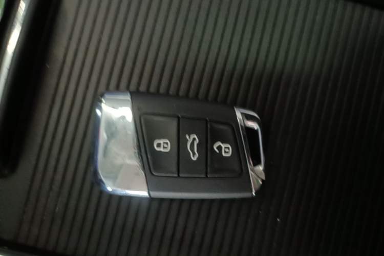 Used Volkswagen Passat 2023 Facelift 330TSI Luxury Edition Vehicle Key