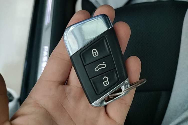 Used Volkswagen Passat 2023 Facelift 330TSI Luxury Edition Vehicle Key