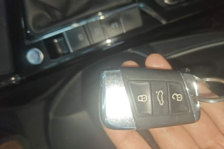 Used Volkswagen Passat 2023 Facelift 330TSI Luxury Edition Vehicle Key