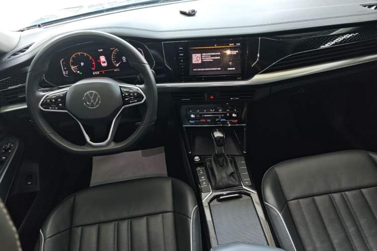 Used Volkswagen Passat 2023 Revised 330TSI Elite Edition Center Console