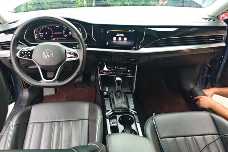 Used Volkswagen Passat 2023 Revised 330TSI Elite Edition Center Console