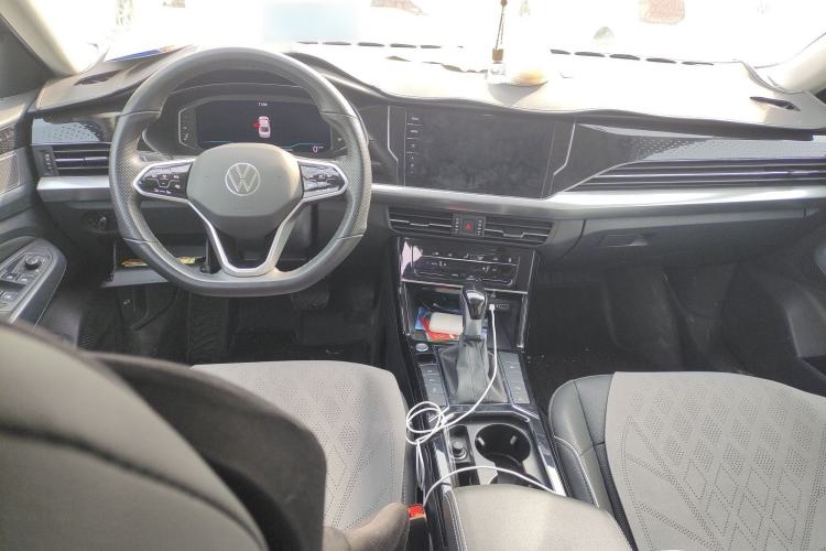 Used Volkswagen Passat 2023 330TSI Prestige Edition Center Console