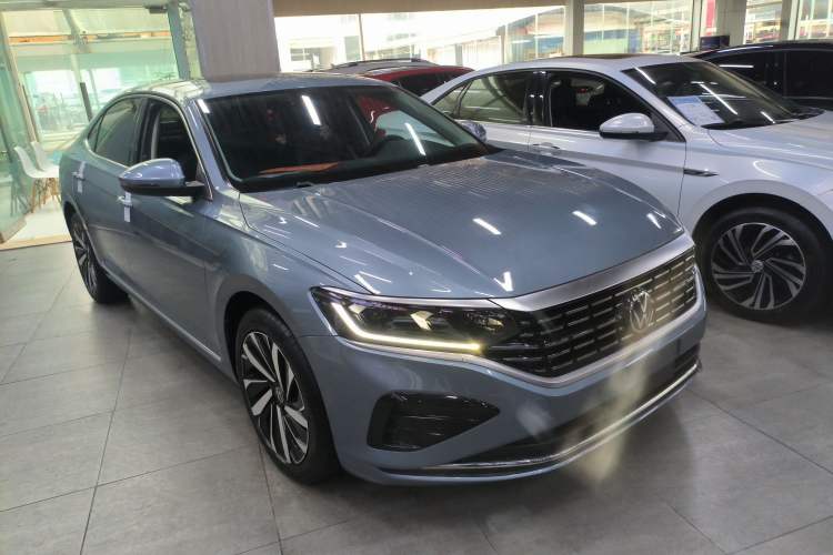 Used Volkswagen Passat 2023 Revised 330TSI Elite Edition Front Right 45 Deg