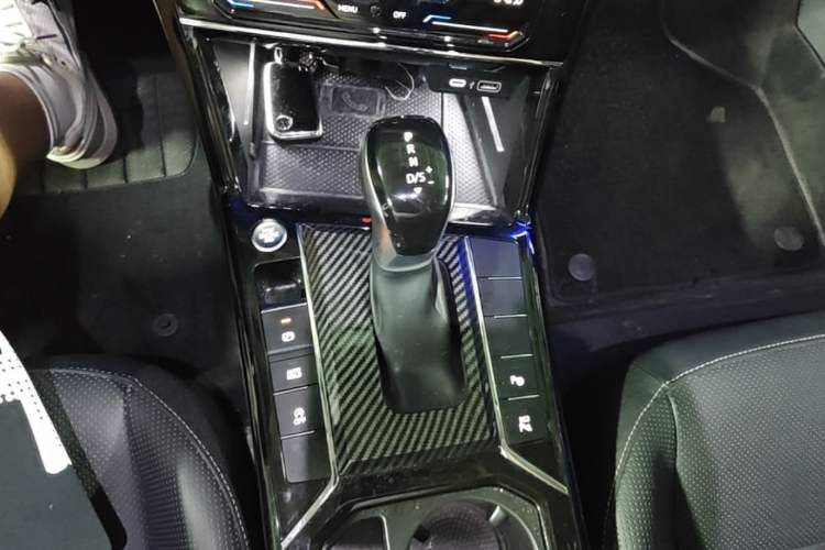 Used Volkswagen Passat 2023 Restyled 330TSI Starry Luxury Edition Gear Lever