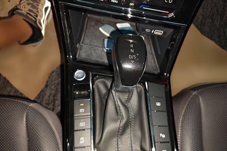 Used Volkswagen Passat 2023 330TSI Starry Luxury Edition Gear Lever