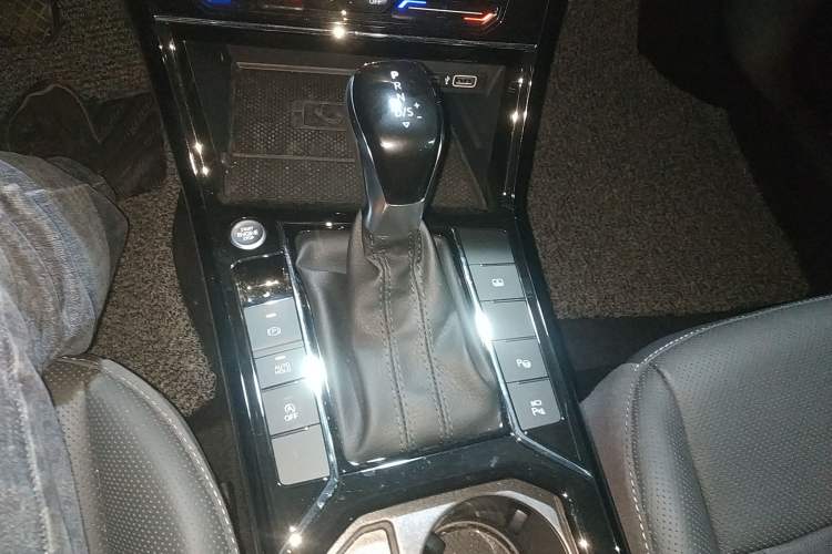 Used Volkswagen Passat 2023 330TSI Starry Luxury Edition Gear Lever