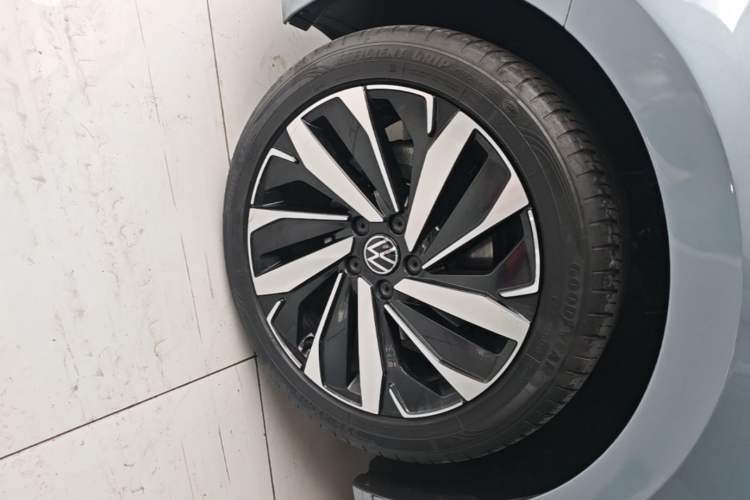 Used Volkswagen Passat 2023 Revised 330TSI Elite Edition Left Front Wheel Hub