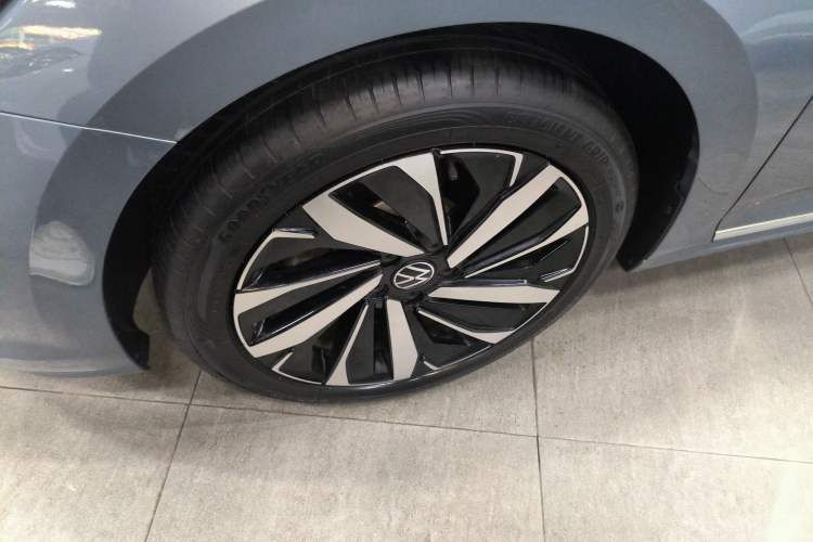 Used Volkswagen Passat 2023 Revised 330TSI Elite Edition Left Front Wheel Hub