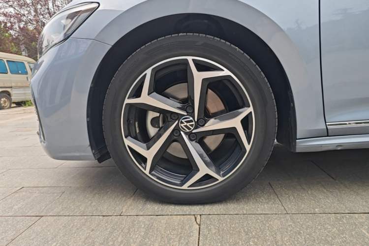 Used Volkswagen Passat 2023 Revised 330TSI Starry Elite Edition Left Front Wheel Hub