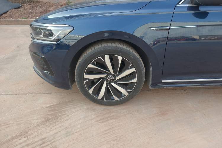 Used Volkswagen Passat 2023 Revised Version 380TSI Flagship Edition Left Front Wheel Hub