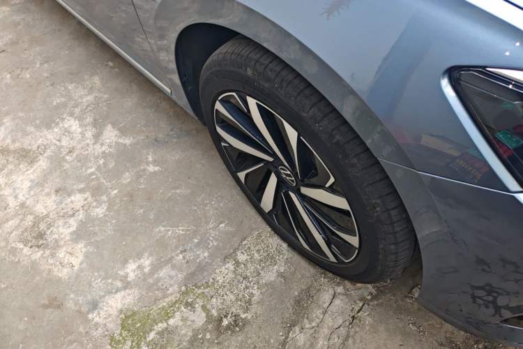 Used Volkswagen Passat 2023 Revised 330TSI Elite Edition Right Front Wheel Hub