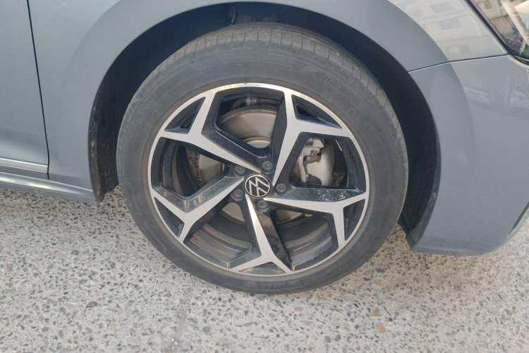 Used Volkswagen Passat 2023 Revised 330TSI Starry Elite Edition Right Front Wheel Hub