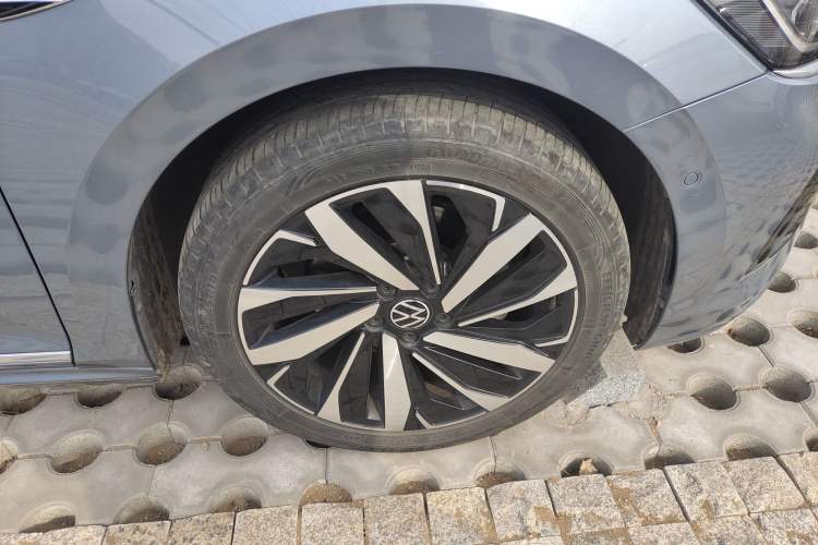 Used Volkswagen Passat 2023 330TSI Prestige Edition Right Front Wheel Hub