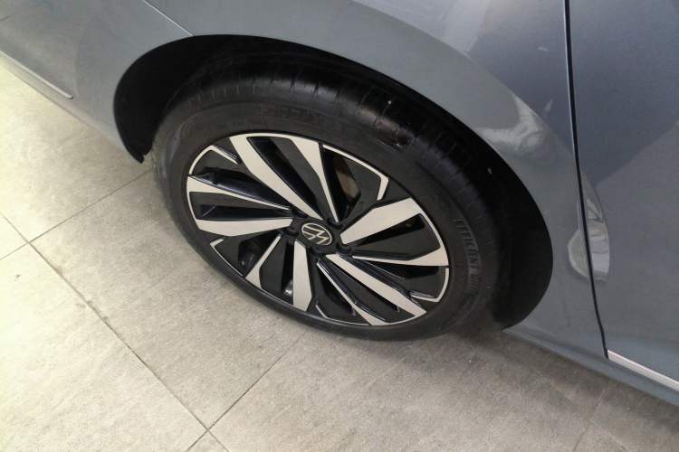 Used Volkswagen Passat 2023 Revised 330TSI Elite Edition Right Rear Wheel Hub