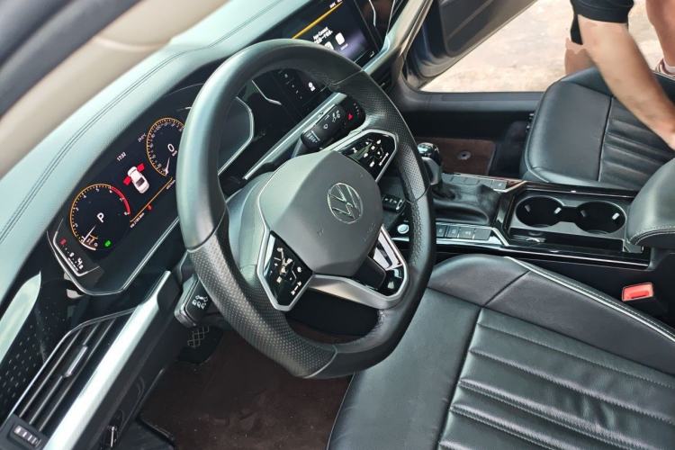 Used Volkswagen Passat 2023 Revised 330TSI Elite Edition Steering Wheel