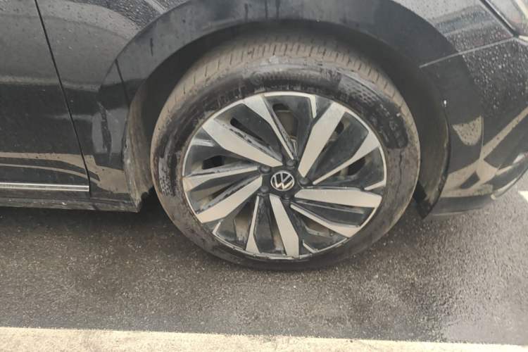 Used Volkswagen Passat 2023 Revised 330TSI Elite Edition Right Front Wheel Hub