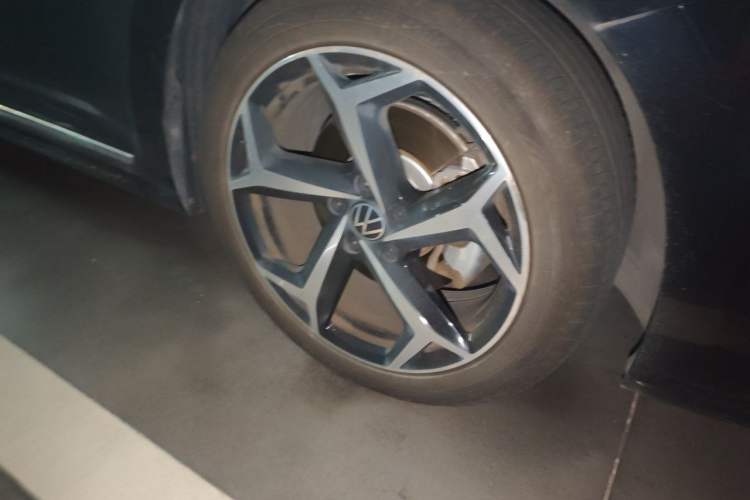 Used Volkswagen Passat 2023 Revised 330TSI Starry Elite Edition Right Front Wheel Hub