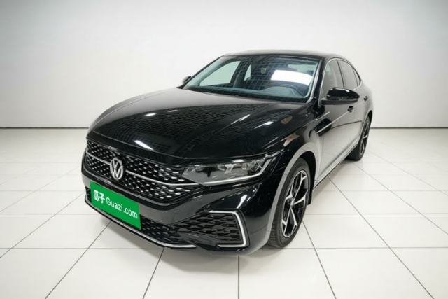 Ojetý Volkswagen Passat 2024 380TSI Starry Elite Edition