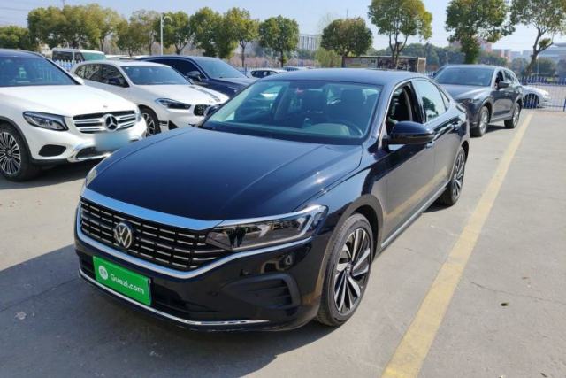 Ojetý Volkswagen Passat 2024 380TSI Elite Edition