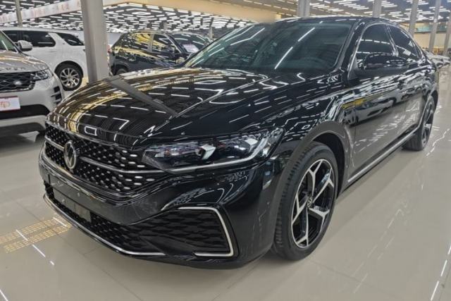 Ojetý Volkswagen Passat 2024 330TSI Starry Elite Edition