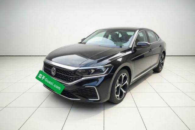 Ojetý Volkswagen Passat 2024 330TSI Starry Elite Edition