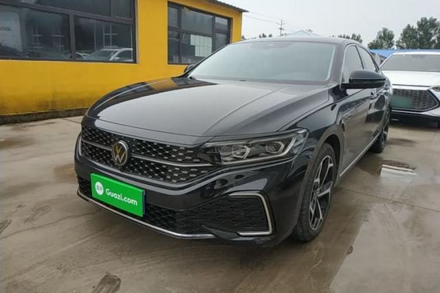 Ojetý Volkswagen Passat 2024 380TSI Starry Luxury Edition