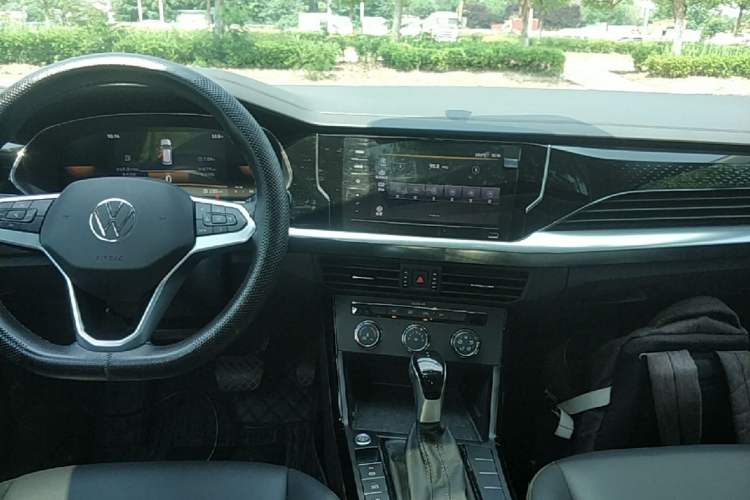 Used Volkswagen Passat 2024 280TSI Business Edition Audio And AC Panel