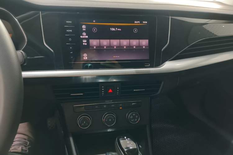 Used Volkswagen Passat 2024 280TSI Business Edition Audio And AC Panel