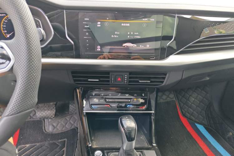 Used Volkswagen Passat 2024 330TSI Starry Elite Edition Audio And AC Panel