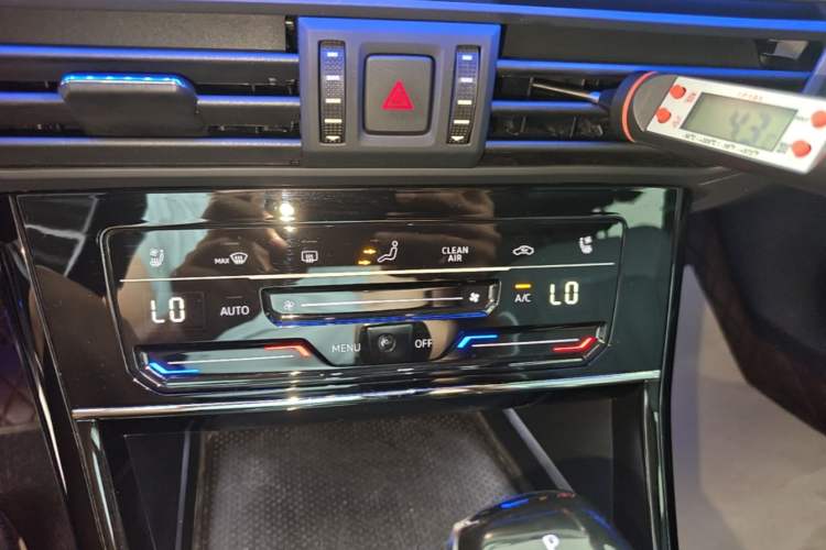Used Volkswagen Passat 2024 380TSI Elite Edition Audio And AC Panel