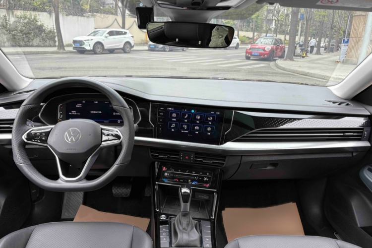 Used Volkswagen Passat 2024 380TSI Luxury Edition Audio And AC Panel