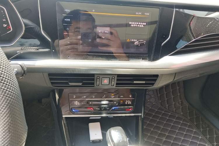 Used Volkswagen Passat 2024 380TSI Dragon Edition Audio And AC Panel