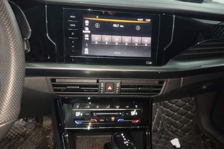 Used Volkswagen Passat 2024 330TSI Elite Edition Audio And AC Panel