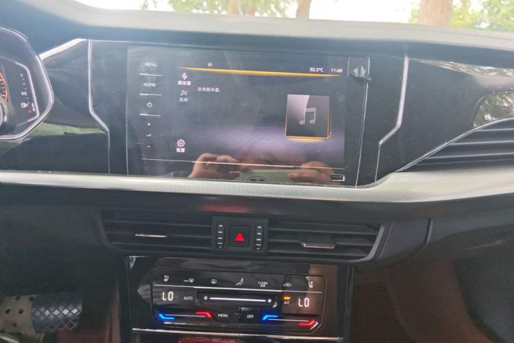 Used Volkswagen Passat 2024 280TSI Starry Elite Edition Audio And AC Panel