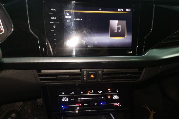 Used Volkswagen Passat 2024 380TSI Dragon Edition Audio And AC Panel