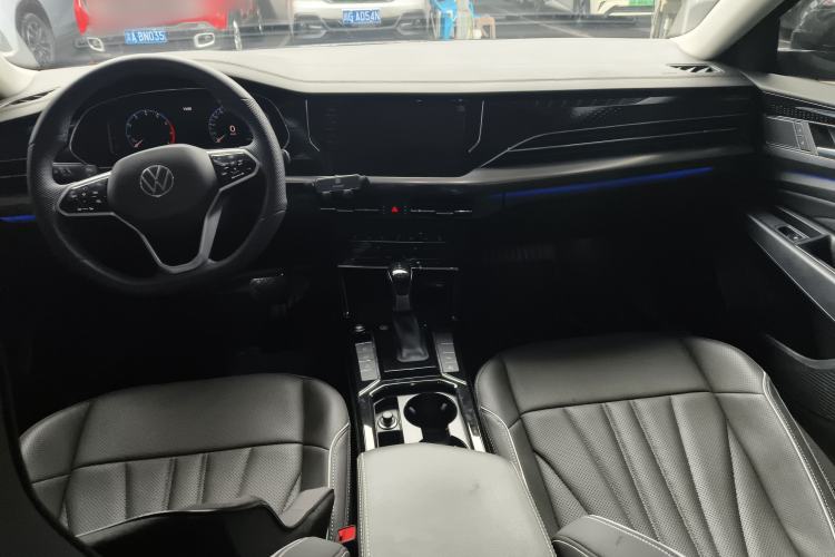 Used Volkswagen Passat 2024 380TSI Dragon Glory Edition Audio And AC Panel