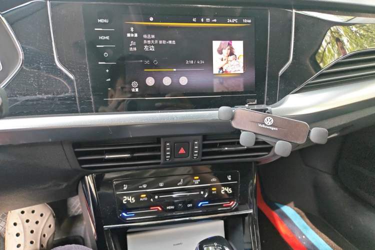 Used Volkswagen Passat 2024 380TSI Dragon Edition Audio And AC Panel