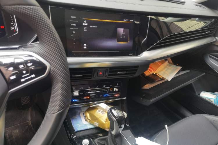 Used Volkswagen Passat 2024 380TSI Dragon Edition Audio And AC Panel