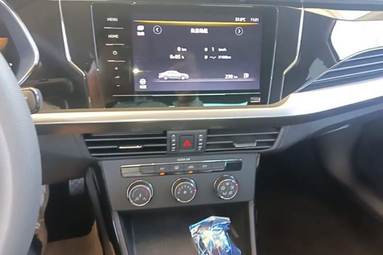 Used Volkswagen Passat 2024 280TSI Business Edition Audio And AC Panel